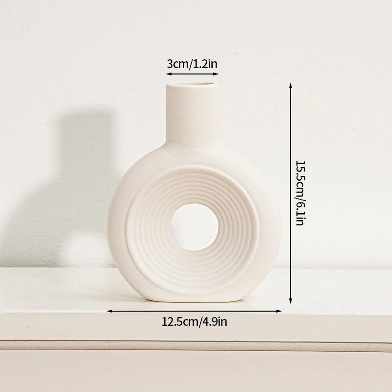 Vase Arche disque spiralé en céramique crème, 15,5 cm