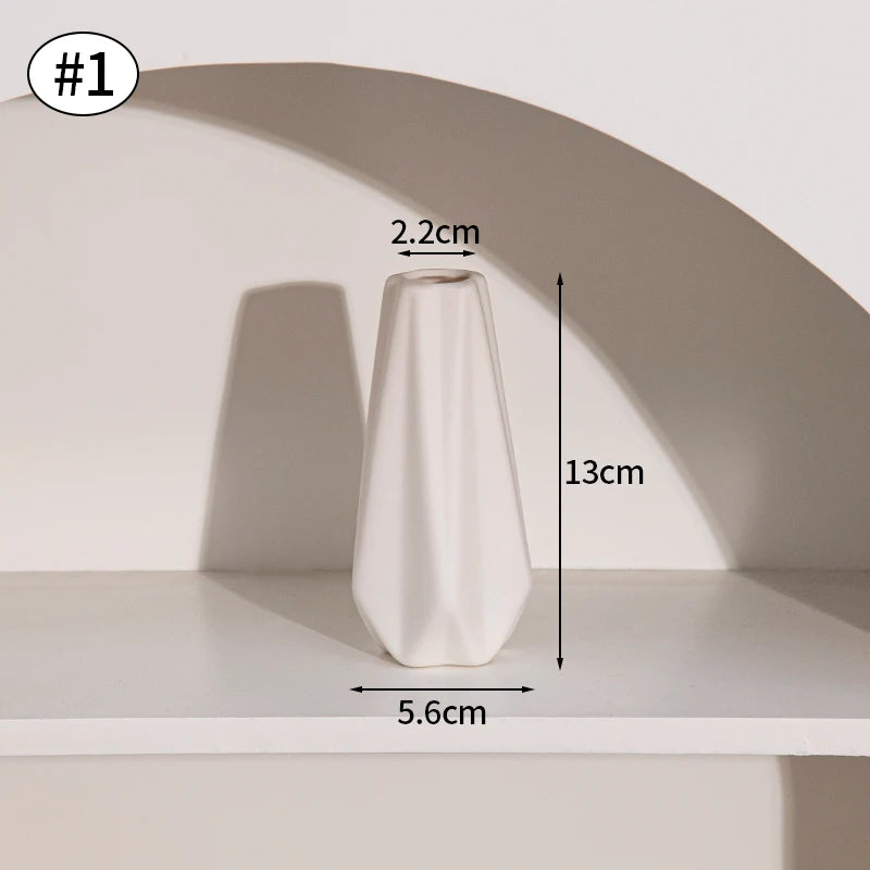 Vase Onde fuseau cannelé blanc en céramique, 13 cm