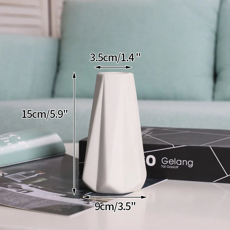 Vase Sable facette en céramique mate greige, 15 cm