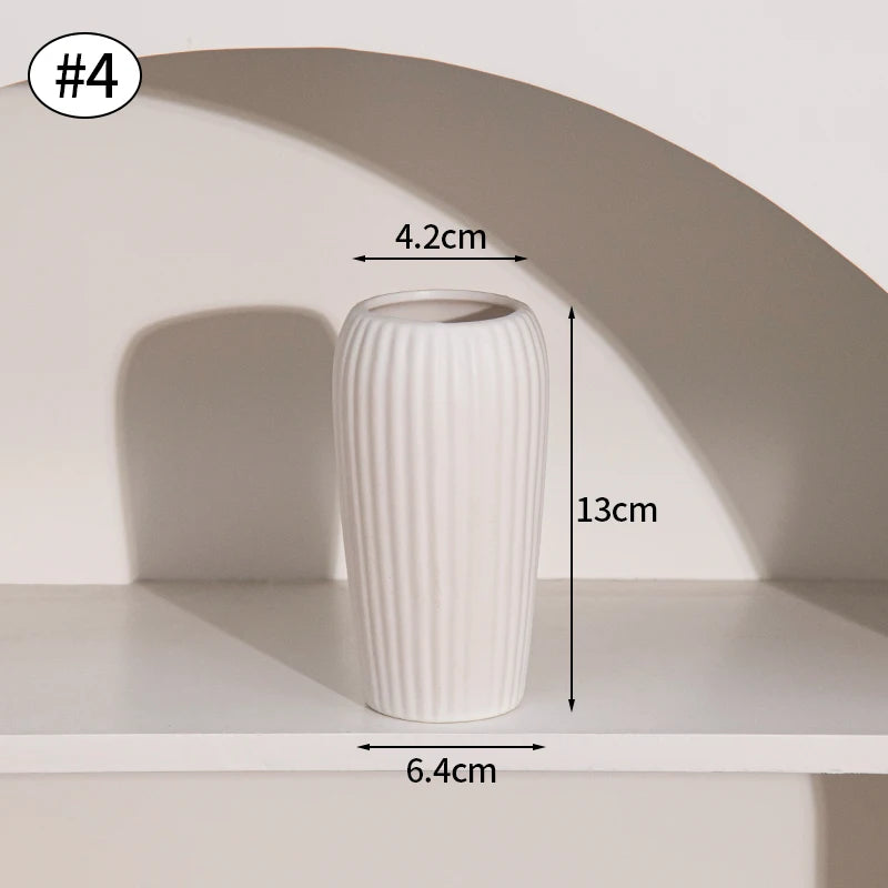 Vase Onde tube cannelé blanc en céramique, 13 cm