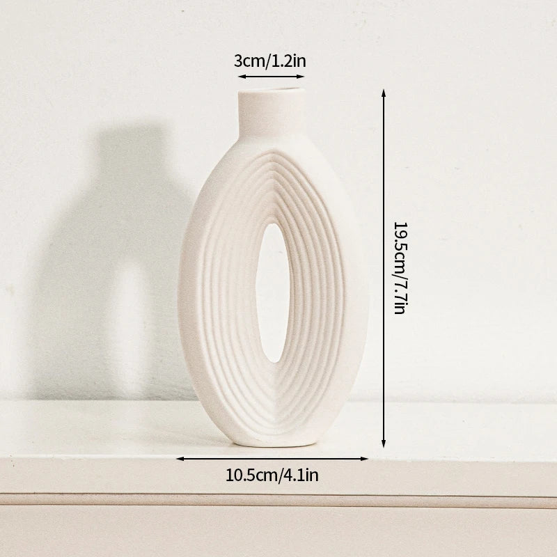 Vase Arche anneau cannelé en céramique crème, 19,5 cm
