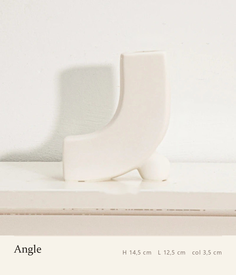 Vase Arche angle en céramique blanc cassé, hauteur 14,5 cm