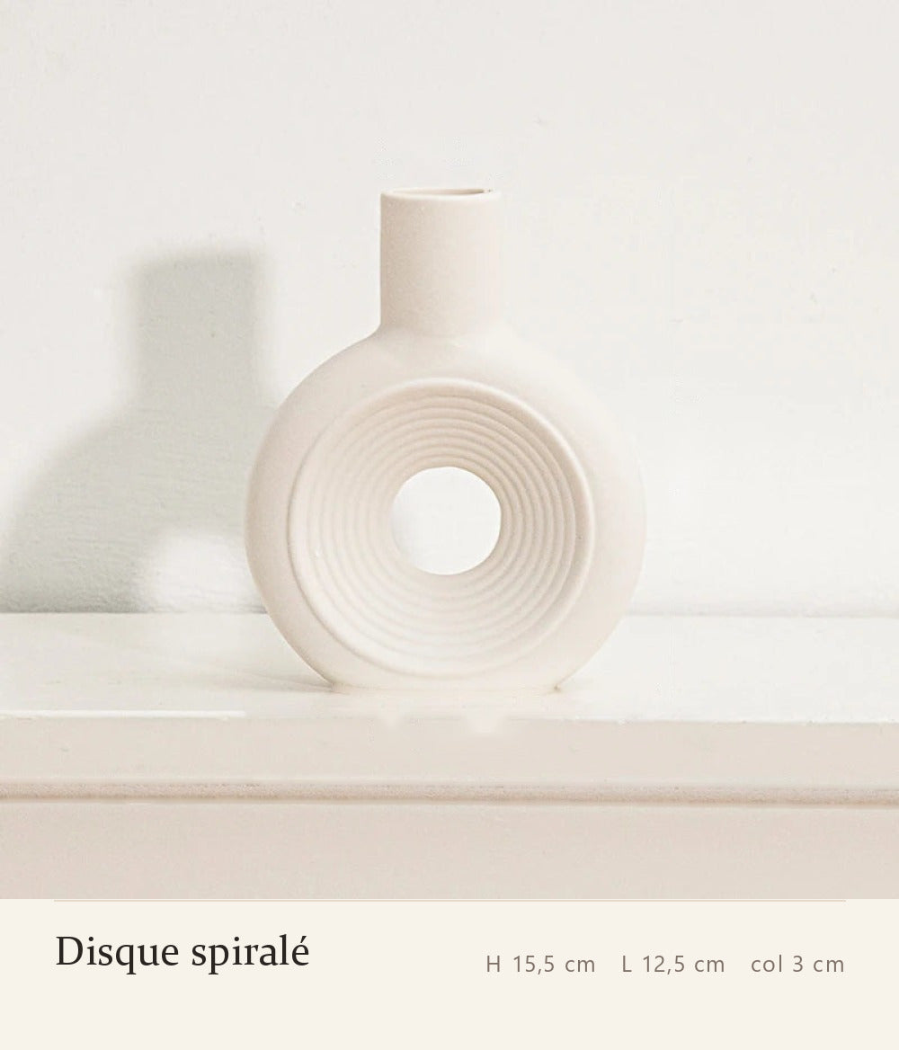 Vase Arche disque spiralé en céramique blanc cassé, hauteur 15,5 cm