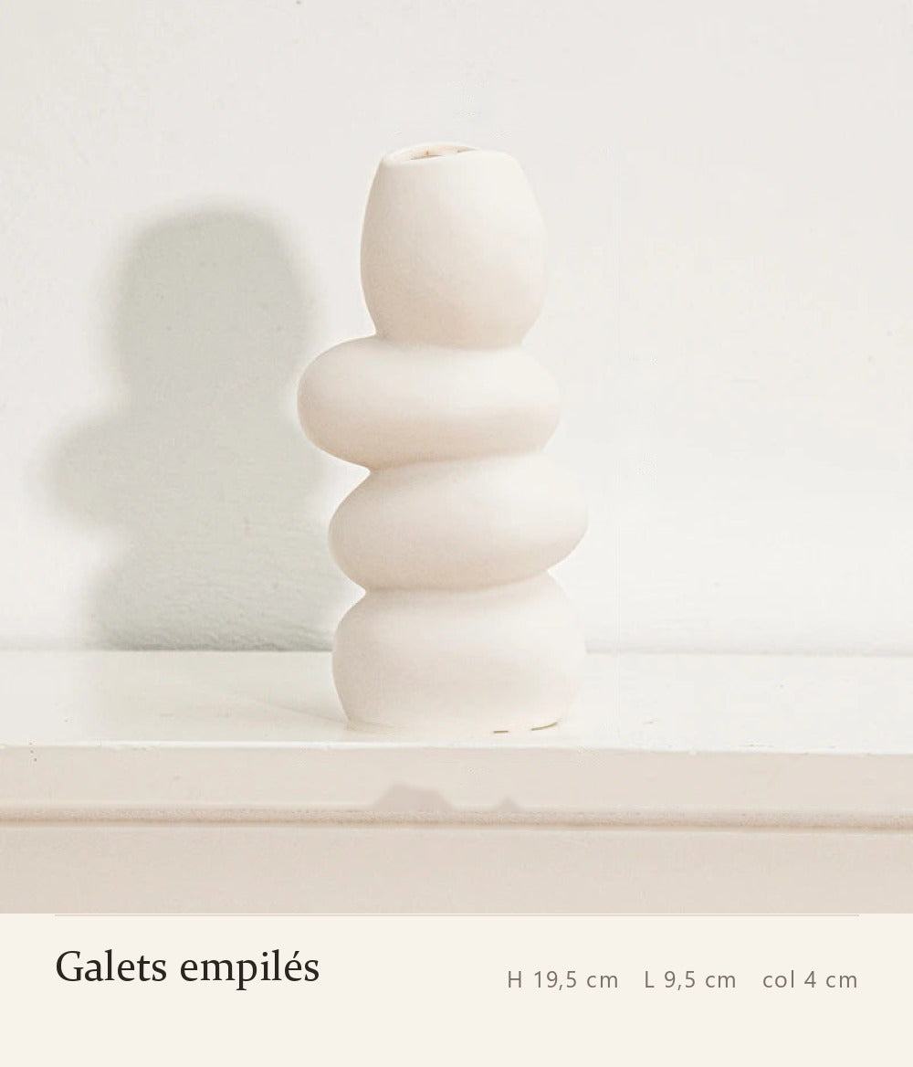 Vase Arche galets empilés en céramique blanc cassé, hauteur 19,5 cm