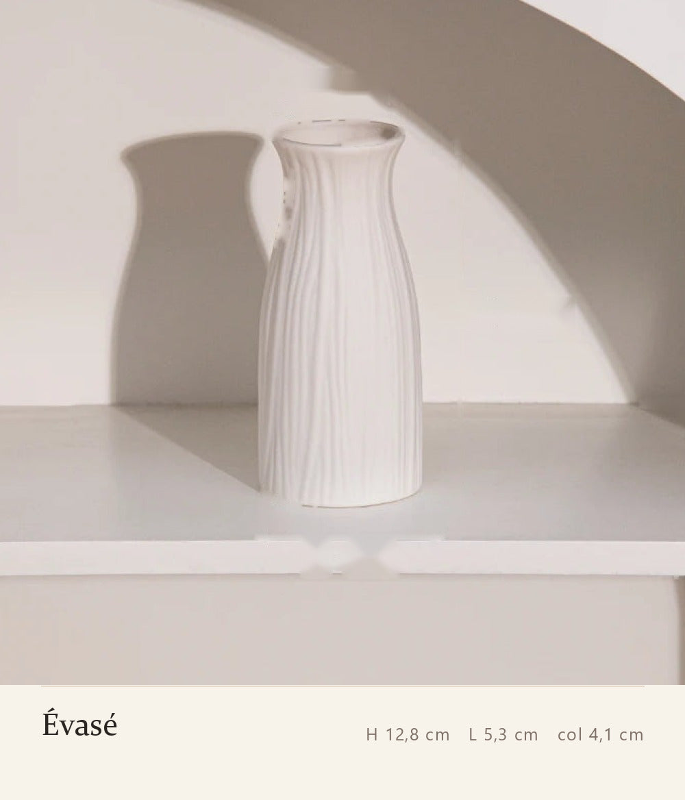 Vase Onde évasé cannelé en céramique blanche, hauteur 12,8 cm
