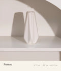 Vase Onde fuseau cannelé en céramique blanche, hauteur 13 cm
