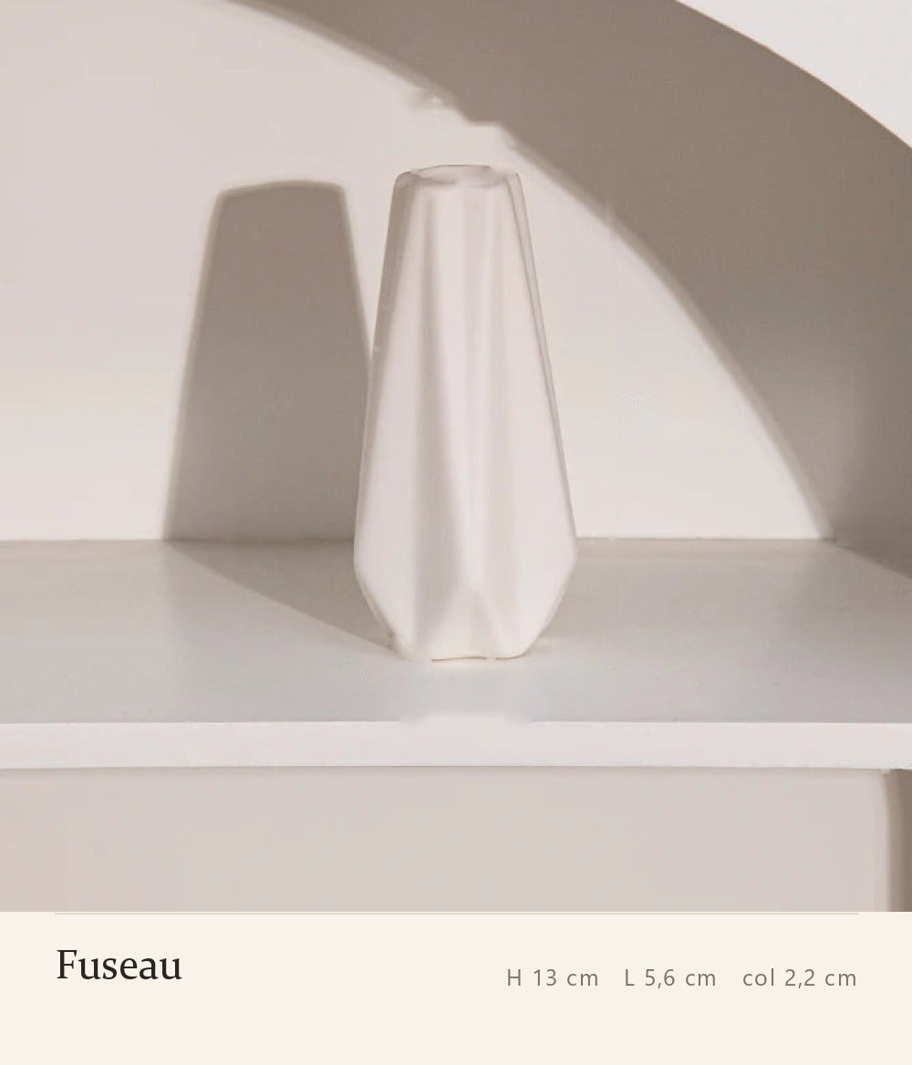 Vase Onde fuseau cannelé en céramique blanche, hauteur 13 cm