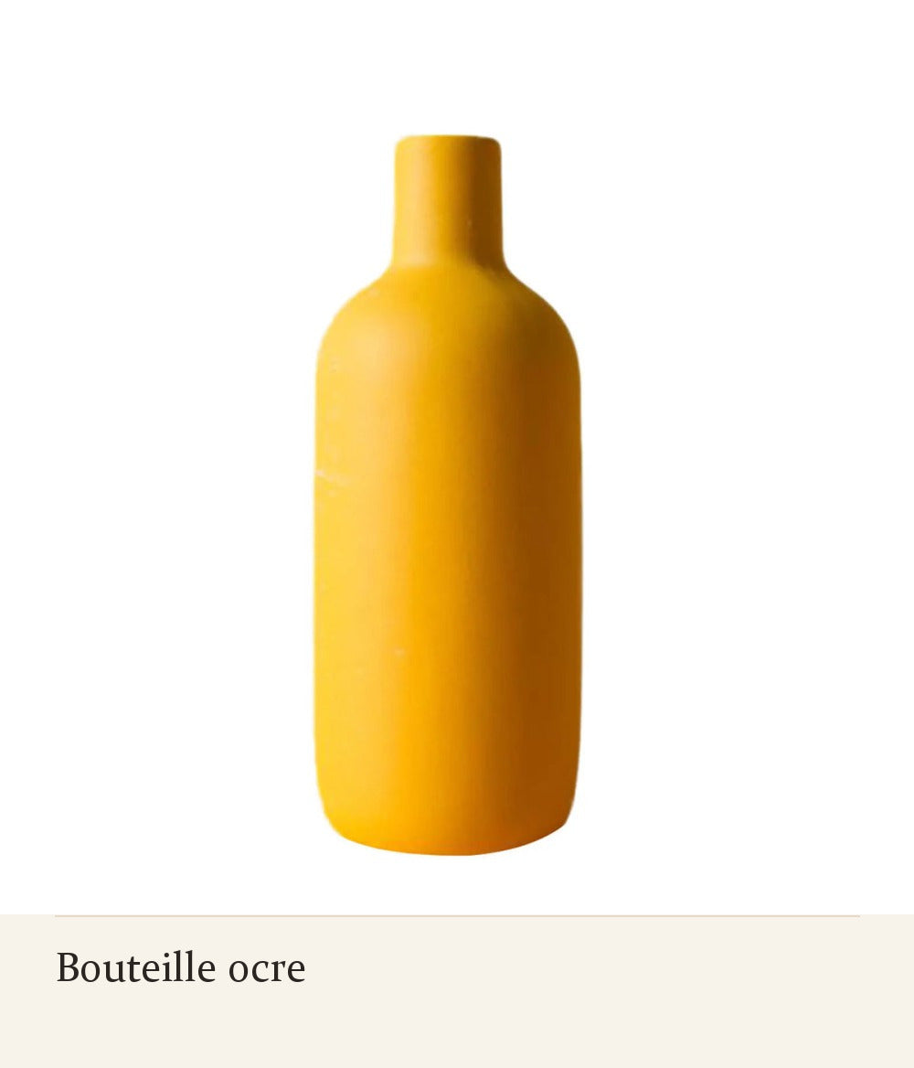 Vase Sienne bouteille ocre en céramique mate